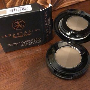 Anastasia Ash Brown Eyebrow Powder